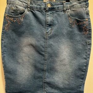 Oak & poppy Jean Skirt Women’s Size large Denim Floral Embroidered